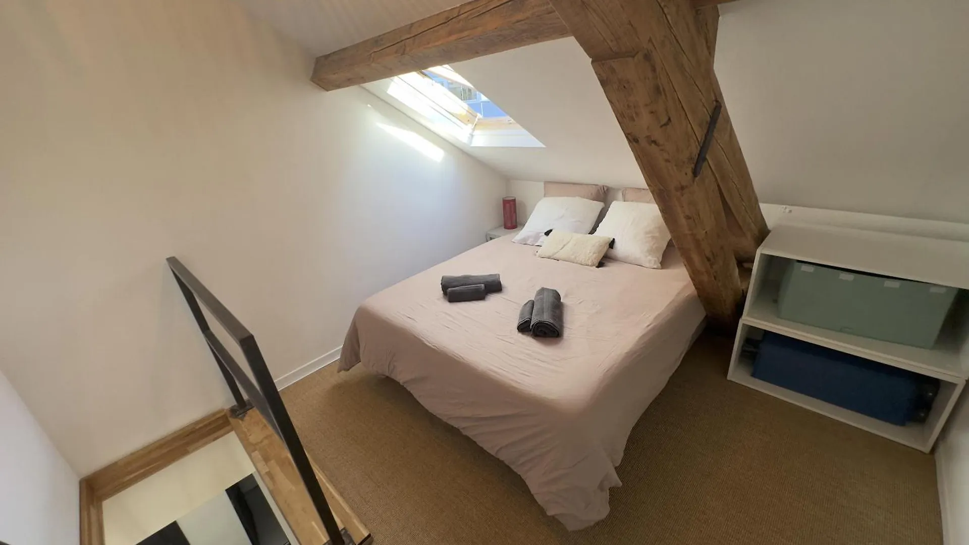 Duplex Loft - Central & Home Cinema Annecy 0*,